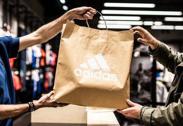 Ανακοίνωση Adidas: Ανακαλεί προϊόν που κρίθηκε δυνητικά επικίνδυνο