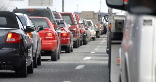 ΑΑΔΕ: Φρένο στην αναγκαστική ακινησία για ανασφάλιστα οχήματα - Θα καταβάλλονται τα τέλη κυκλοφορίας