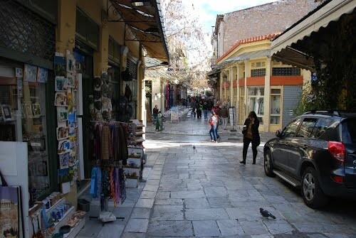 Στον «αέρα» οι κλήσεις σε 103 πεζόδρομους της Αθήνας