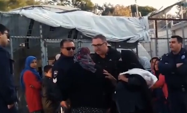 «Γ@@@σου, σκατόγρια! Σαύρα...»-To βίντεο της ντροπής με αστυνομικό να καθυβρίζει ηλικιωμένη πρόσφυγα στη Μόρια