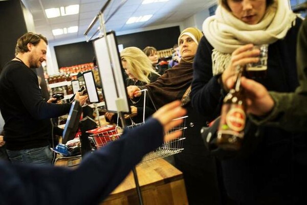 Στη Δανία άνοιξαν σουπερμάρκετ που πωλούν ληγμένα προϊόντα και η ιδέα έχει τεράστια απήχηση