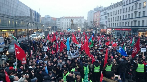 Βερολίνο: Μαζική συγκέντρωση αλληλεγγύης για το Χαλέπι