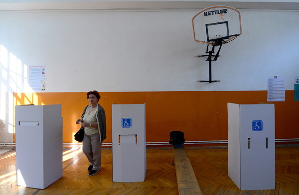 Πολύ χαμηλή η συμμετοχή στο δημοψήφισμα στην ΠΓΔΜ