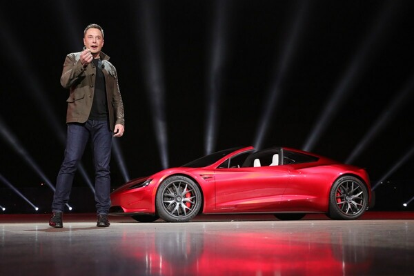 Ραγδαίες εξελίξεις στην Tesla - O Έλον Μασκ αποχωρεί από πρόεδρος με ένα τεράστιο πρόστιμο