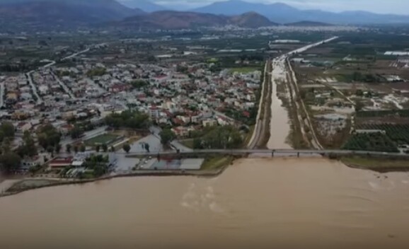 Ο Αργολικός Κόλπος βάφτηκε καφέ μετά την κακοκαιρία (BINTEO)