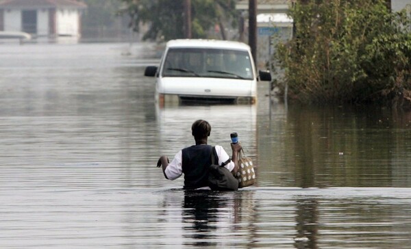 «Αόρατοι άνθρωποι»: Εκατομμύρια θύματα φυσικών καταστροφών δεν λαμβάνουν καμία βοήθεια