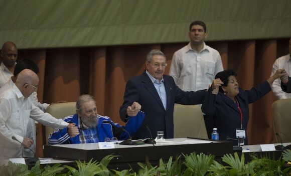 H τελευταία δημόσια εμφάνιση του Φιντέλ Κάστρο: Για όλους έρχεται η ώρα μας, κρατήστε τις ιδέες μου