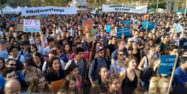 Μεγάλες διαδηλώσεις στη Γαλλία για την κλιματική αλλαγή