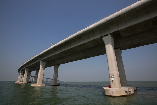 Η μεγαλύτερη θαλάσσια γέφυρα του κόσμου είναι έτοιμη - Δείτε τις εντυπωσιακές φωτογραφίες