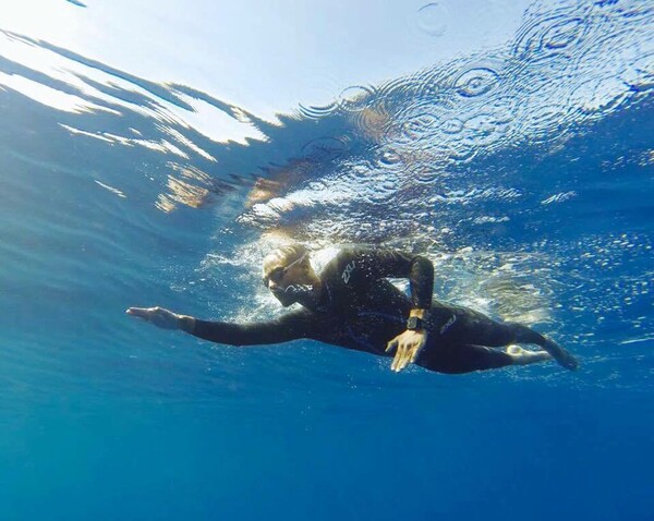 Ο Σπύρος Χρυσικόπουλος κολυμπάει από τη Ρόδο στο Καστελόριζο- Θα διανύσει 140 χιλιόμετρα
