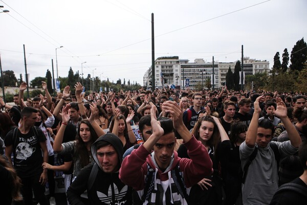 Ένταση και μολότοφ στο μαθητικό συλλαλητήριο