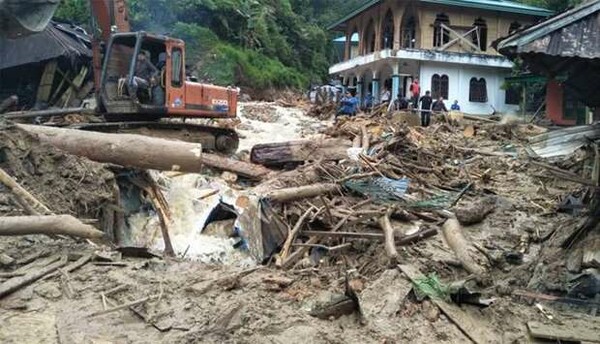 Καταρρακτώδεις βροχές στην Ινδονησία: Τουλάχιστον 22 νεκροί και δεκάδες αγνοούμενοι