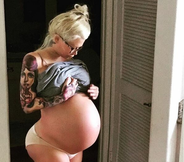 H πορνοστάρ Jenna Jameson ανακοίνωσε στο Ιnstagram πως γέννησε