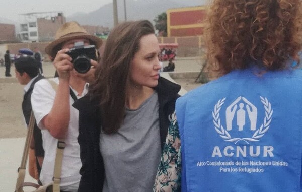 Η Αντζελίνα Τζολί στο Περού για τους πρόσφυγες