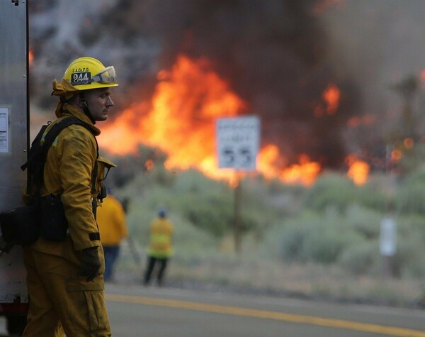 Τραγωδία χωρίς τέλος στην Καλιφόρνια: Στους 60 οι νεκροί από τις πυρκαγιές