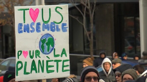 Πρωτοφανής κινητοποίηση στον Καναδά για την κλιματική αλλαγή- Δεκάδες χιλιάδες βγήκαν στους δρόμους