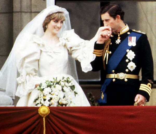Ο πρίγκιπας Κάρολος ήθελε «απεγνωσμένα» να ματαιώσει τον γάμο με την Νταϊάνα