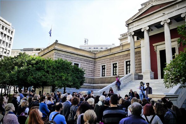 O Χρήστος Σιορίκης μιλά για τον Παπαντωνίου των πληγωμένων κοτσυφιών και της παλιάς Αθήνας