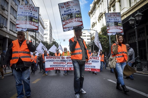 Κλειστό το κέντρο της Αθήνας- Σε εξέλιξη η πορεία της ΑΔΕΔΥ