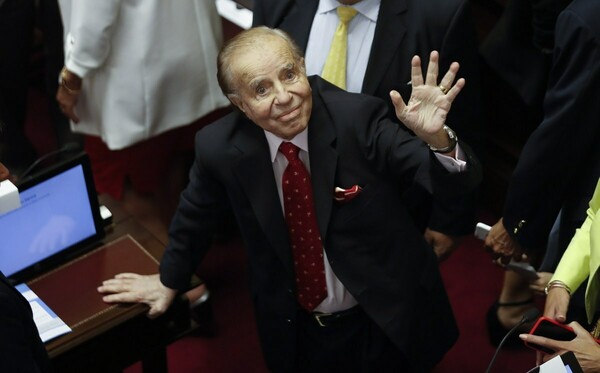 Αργεντινή: Δικαστήριο απάλλαξε τον πρώην πρόεδρο Μένεμ σε υπόθεση παράνομης εμπορίας όπλων