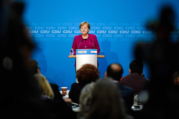 Η Άνγκελα Μέρκελ αποχωρεί χωρίς να δώσει το «δαχτυλίδι της διαδοχής» στο CDU