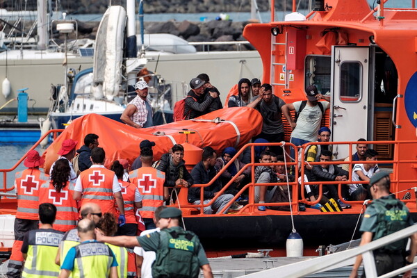 Νέο ναυάγιο με μετανάστες στην Ισπανία- Πνίγηκαν σε τρικυμία με ένα ξύλινο πλοιάριο