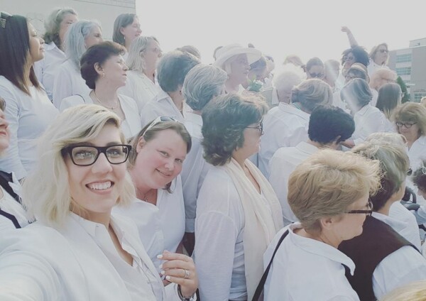 Γιατί πολλές γυναίκες στις ΗΠΑ θα ψηφίσουν ντυμένες στα λευκά