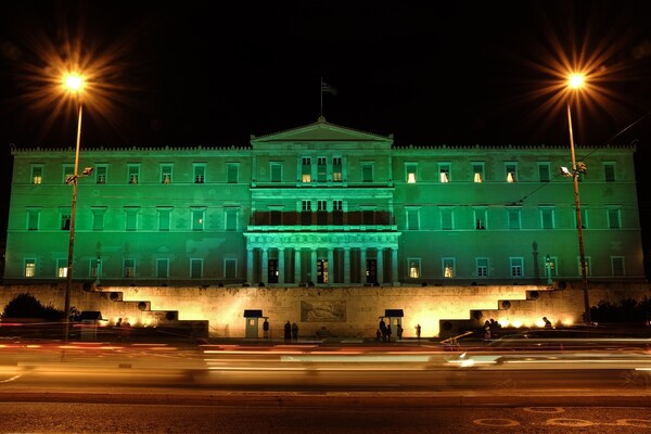 Η Βουλή έγινε «πράσινη»