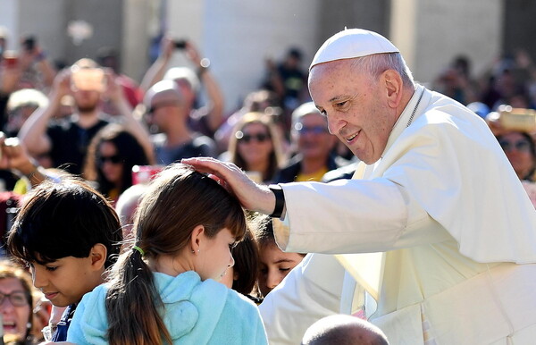 Ο Πάπας συγκρίνει την άμβλωση με την προσφυγή σε έναν «πληρωμένο δολοφόνο»