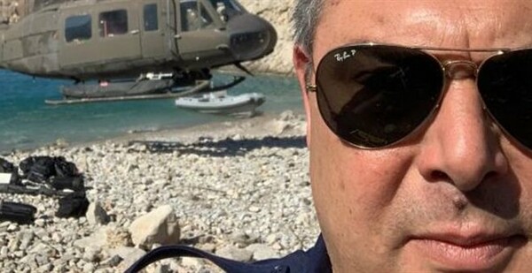 Πόλεμος ΝΔ - ΑΝΕΛ για τη σέλφι του Πάνου Καμμένου μπροστά από στρατιωτικό ελικόπτερο