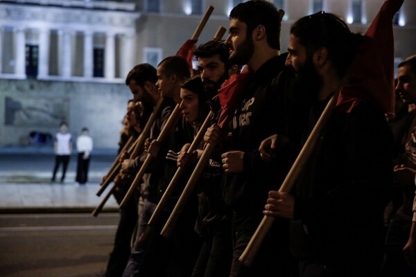 Αντιφασιστική διαδήλωση για τα 74 χρόνια από την απελευθέρωση της Αθήνας από τους Ναζί (ΕΙΚΟΝΕΣ)