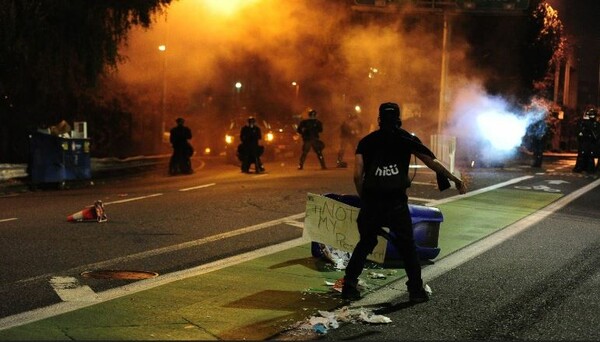 Ένοπλος άνοιξε πυρ κατά τη διάρκεια διαδήλωσης εναντίον του Τραμπ στο Πόρτλαντ