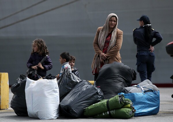 Στον Πειραιά το «Νήσος Ρόδος» με 270 μετανάστες και πρόσφυγες
