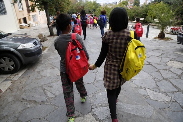 Αντιδράσεις ΕΛΜΕ για το εξώδικο γονέων της Χίου εναντίον της εκπαίδευσης προσφυγόπουλων στα σχολεία