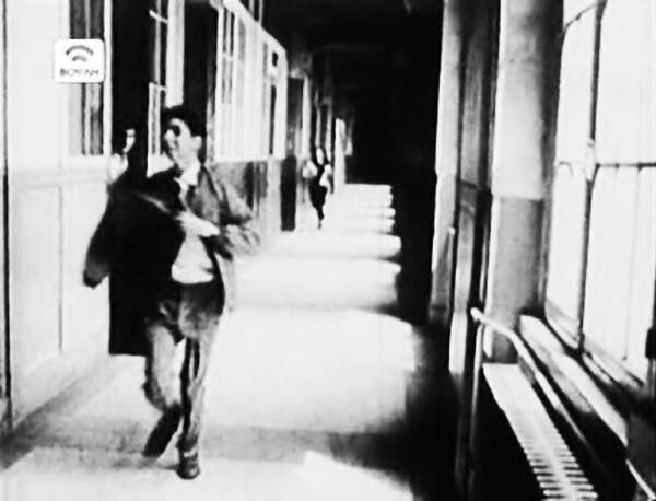 Πέντε χρόνια πριν από το Πολυτεχνείο, σε μια άλλη χώρα