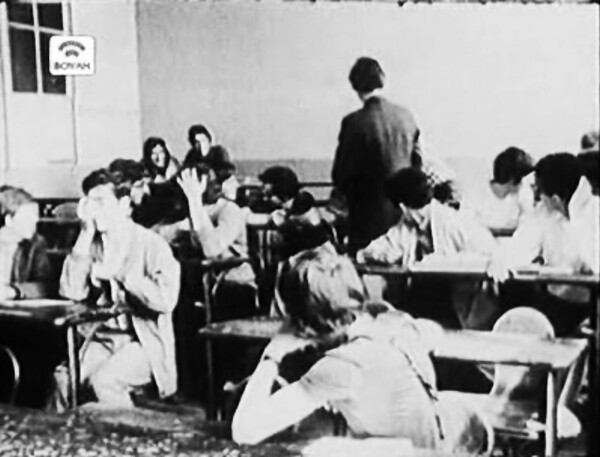 Πέντε χρόνια πριν από το Πολυτεχνείο, σε μια άλλη χώρα