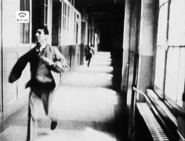 Πέντε χρόνια πριν από το Πολυτεχνείο, σε μια άλλη χώρα