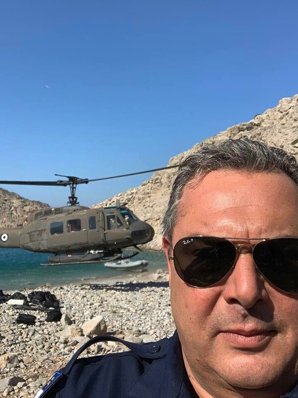 Πόλεμος ΝΔ - ΑΝΕΛ για τη σέλφι του Πάνου Καμμένου μπροστά από στρατιωτικό ελικόπτερο