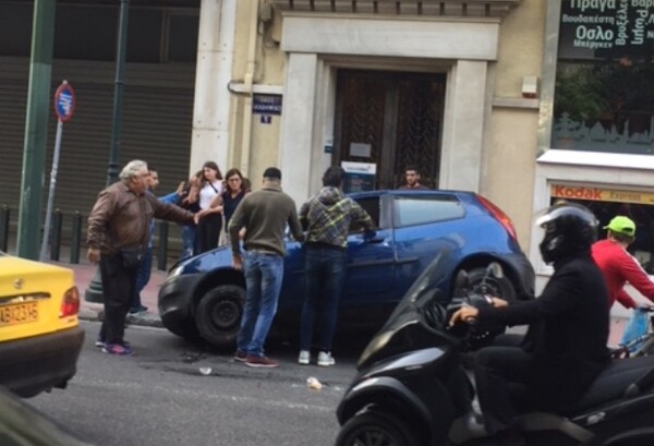 Σοκαριστικό τροχαίο στο κέντρο της Αθήνας