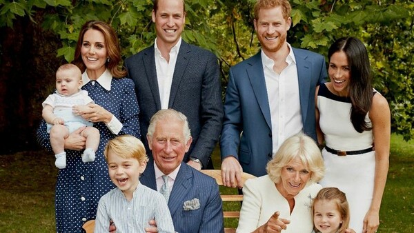 Όλη η βασιλική οικογένεια μαζί- Νέες φωτογραφίες με αφορμή τα γενέθλια του πρίγκιπα Κάρολου