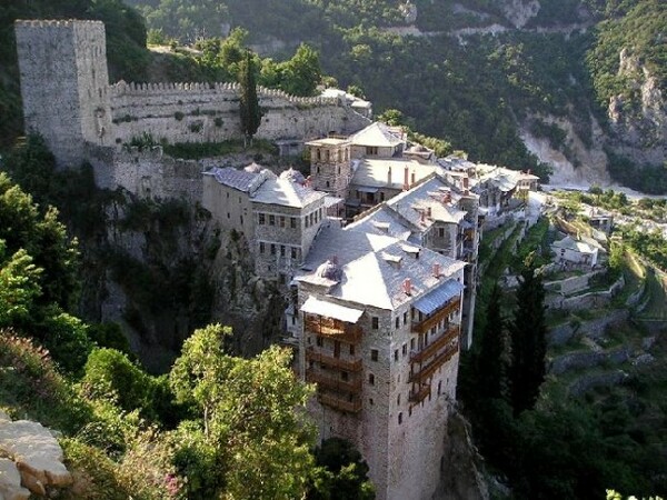 Την αθώωση όλων των κατηγορουμένων για το Βατοπέδι, πρότεινε η εισαγγελέας