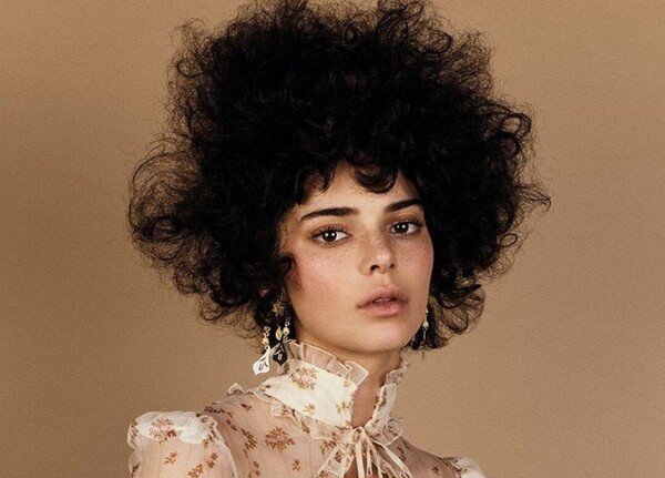 Τα μαλλιά της Κένταλ Τζένερ σε φωτογράφιση της Vogue εξόργισαν το ίντερνετ - Τι απαντά το περιοδικό