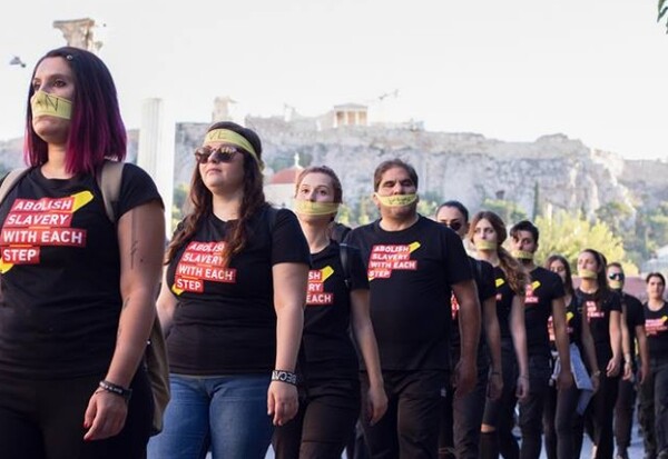 Walk For Freedom στην Αθήνα το Σάββατο - Στα μαύρα κατά της εμπορίας ανθρώπων