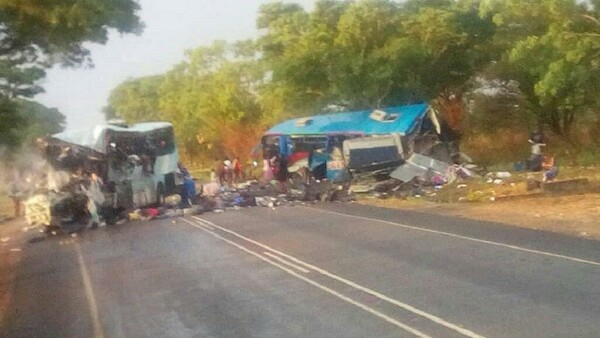 Τουλάχιστον 47 νεκροί σε σύγκρουση λεωφορείων στη Ζιμπάμπουε