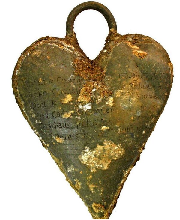 Αρχαιολόγοι ανακάλυψαν μια σπάνια απόδειξη αγάπης - Η γυναίκα που βρέθηκε θαμμένη με την καρδιά του συζύγου της