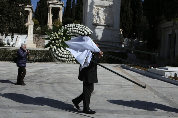 Τελευταίος αποχαιρετισμός στον Δημήτρη Μυταρά