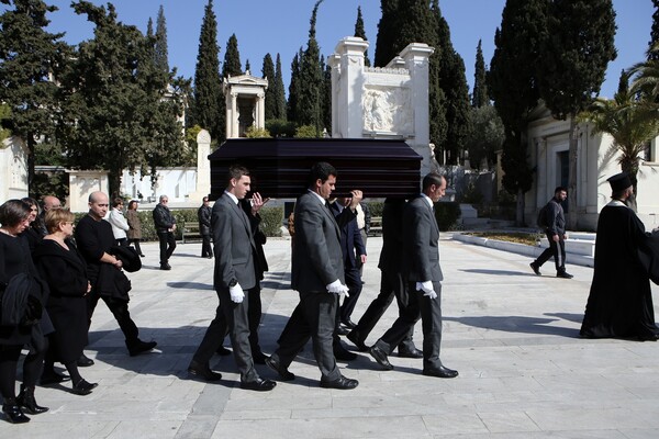 Τελευταίος αποχαιρετισμός στον Δημήτρη Μυταρά