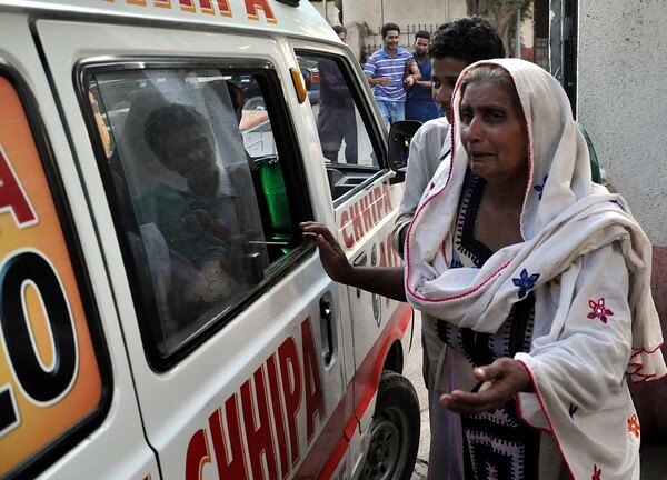 Τουλάχιστον 26 νεκροί και δεκάδες άρρωστοι από τοξικό ποτό στο Πακιστάν