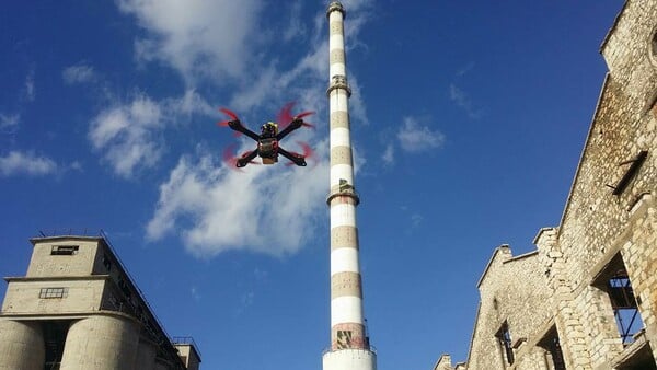 Η LIFO πετά με αγωνιστικά drone πάνω απ' την Αθήνα