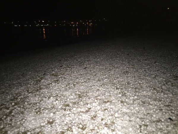Στα λευκά ακόμη και παραλίες στην Κρήτη - Το χιόνι έφτασε στη θάλασσα